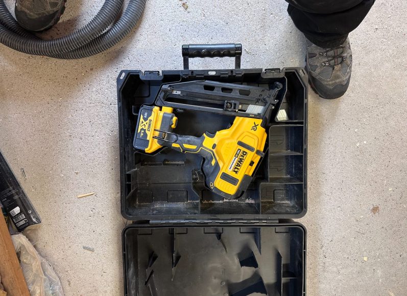 DeWalt DCV501LN Stick Vac Box Opening DeWalt DCV501LN Stick Vac Box Opening